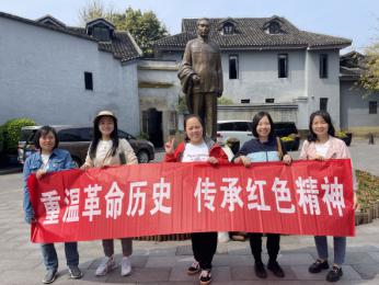 重溫革命歷史，傳承紅巖精神